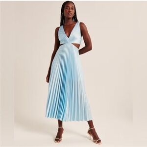 Abercrombie & Fitch - The A&F Giselle Pleated Cutout Maxi Dress - Size L